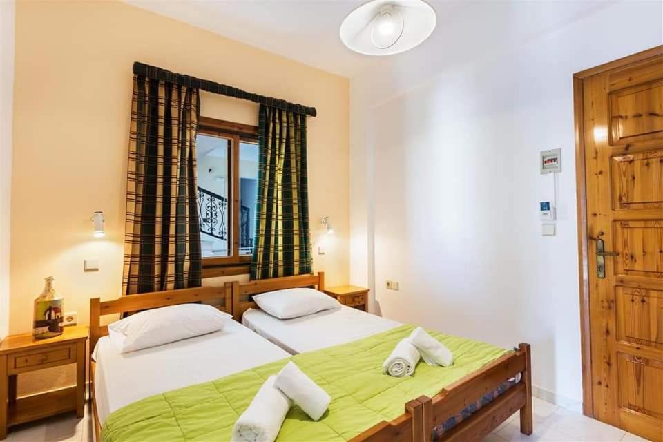 Michalis Litinas Apartments Agia Marina  Екстер'єр фото