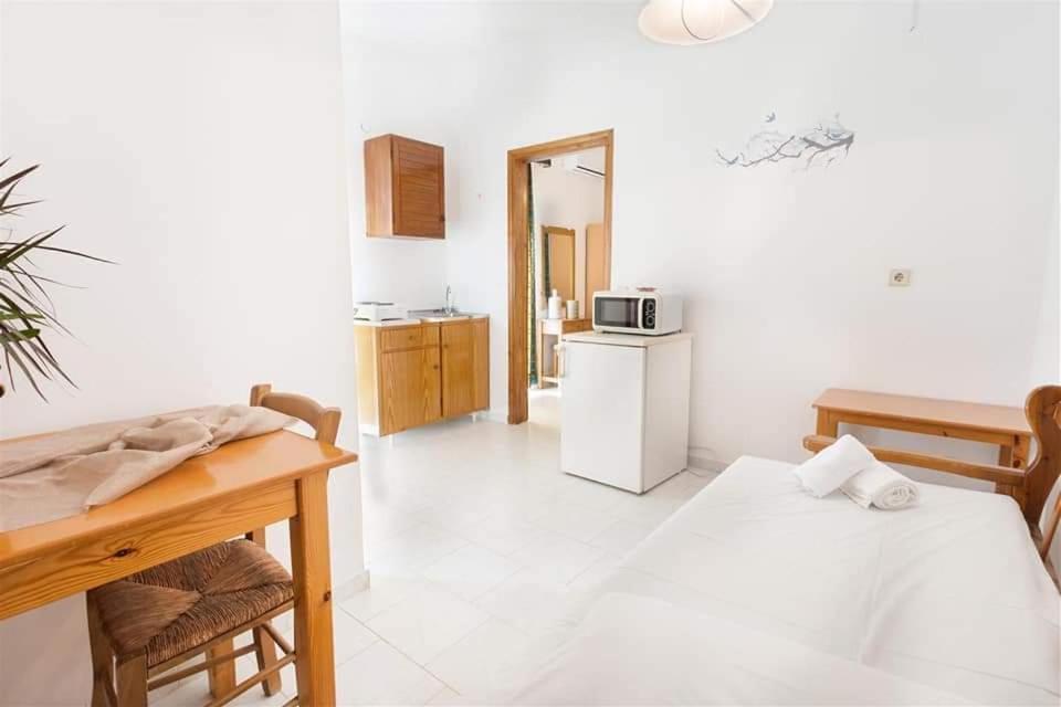 Michalis Litinas Apartments Agia Marina  Екстер'єр фото