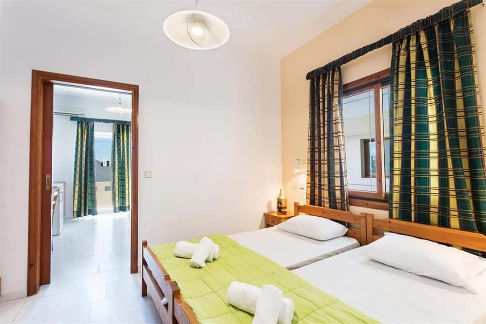 Michalis Litinas Apartments Agia Marina  Екстер'єр фото