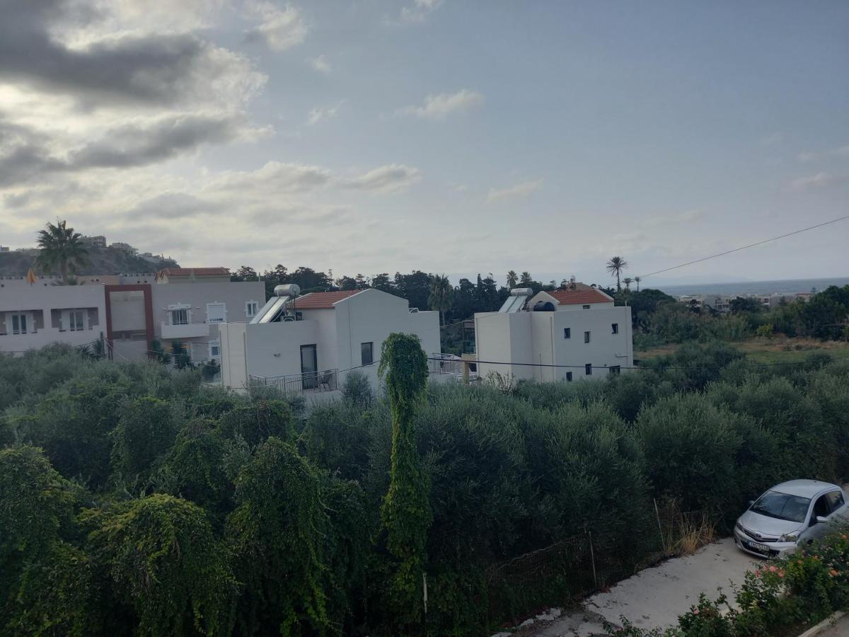 Michalis Litinas Apartments Agia Marina  Екстер'єр фото