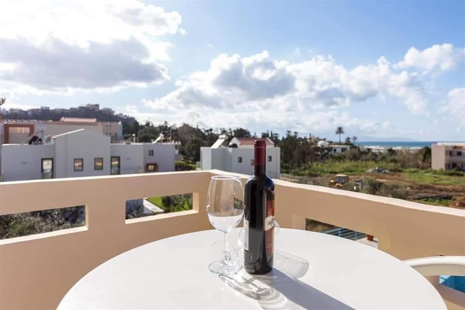 Michalis Litinas Apartments Agia Marina  Екстер'єр фото