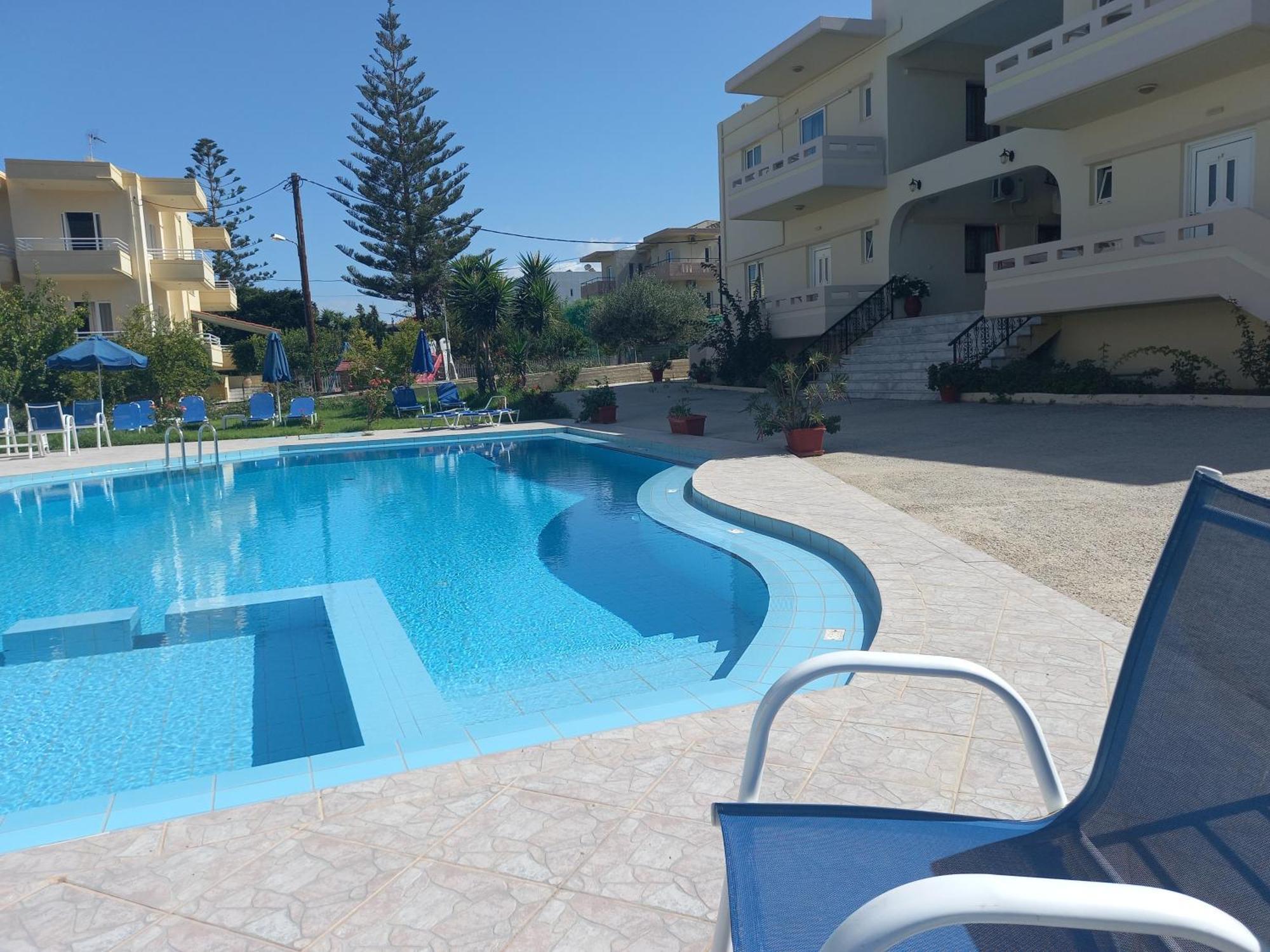Michalis Litinas Apartments Agia Marina  Екстер'єр фото